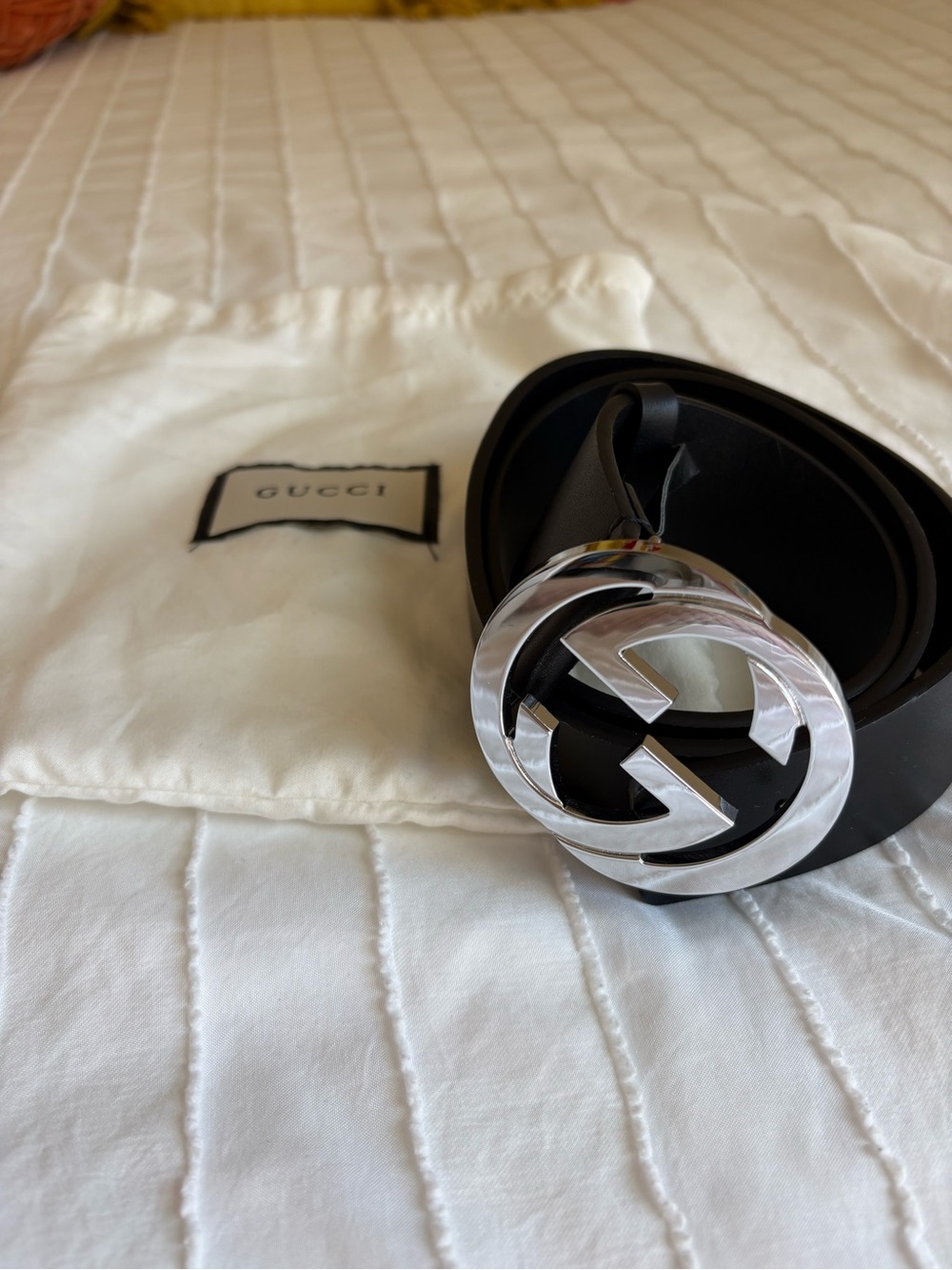Gucci Black Leather Belt with Silver Interlocking G Buckle - Picture 2 of 3